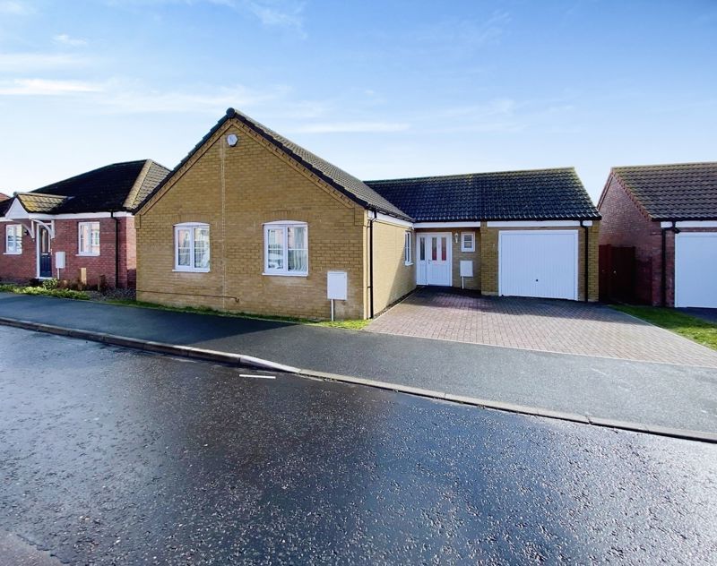 3 bed detached bungalow for sale in Hunton Road, North Oulton Broad