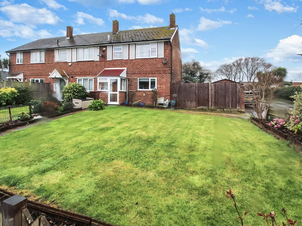 3 bed semidetached house for sale in Stoke Road, Allhallows, Rochester