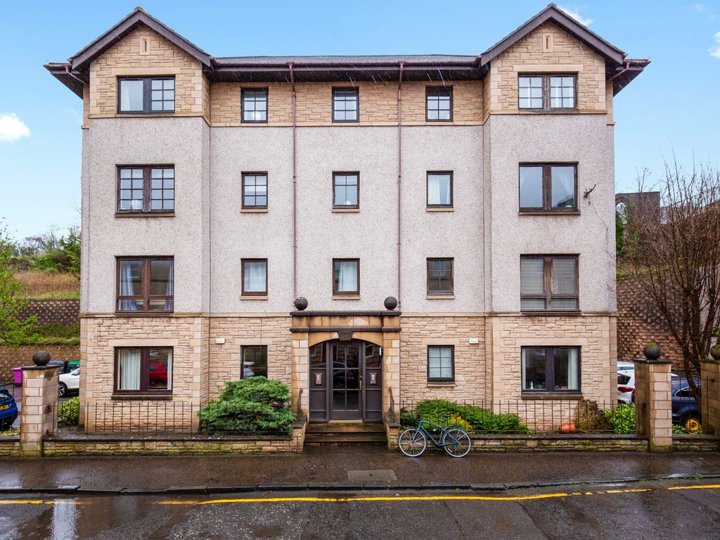 3 bed flat for sale in 9 (Flat 2), St Leonards Hill, Newington