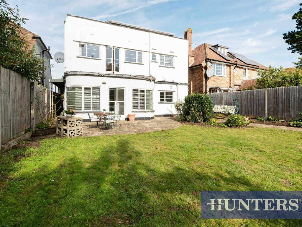 4 bed detached house for sale in Church Road, Worcester Park KT4, £