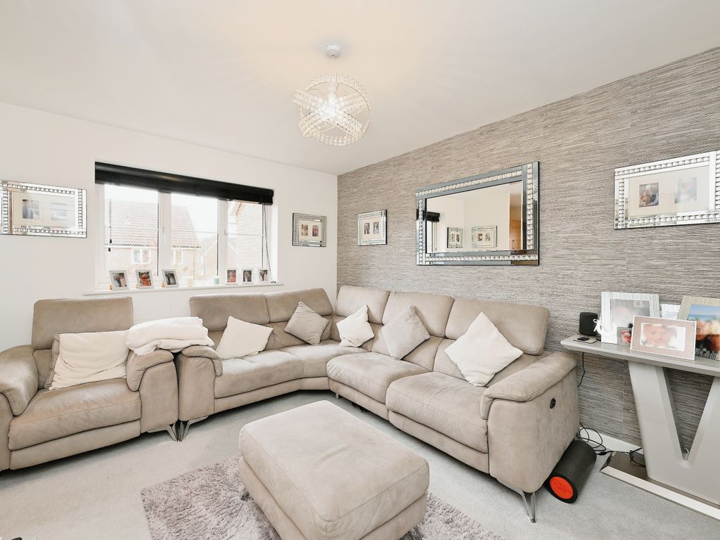 2 bed property for sale in Aldermere Avenue, Waltham Cross EN8 Zoopla