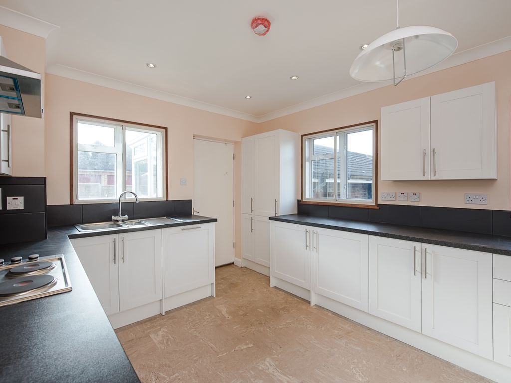 3 bed bungalow to rent in Rickmansworth Lane, Chalfont St. Peter, Gerrards Cross SL9 Zoopla