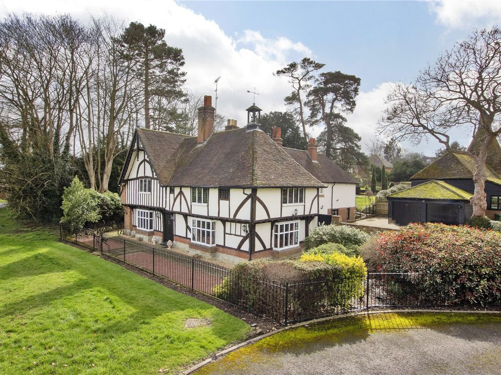 6 bed detached house for sale in The Green, Bearsted, Maidstone, Kent ME14, £2,000,000 Zoopla