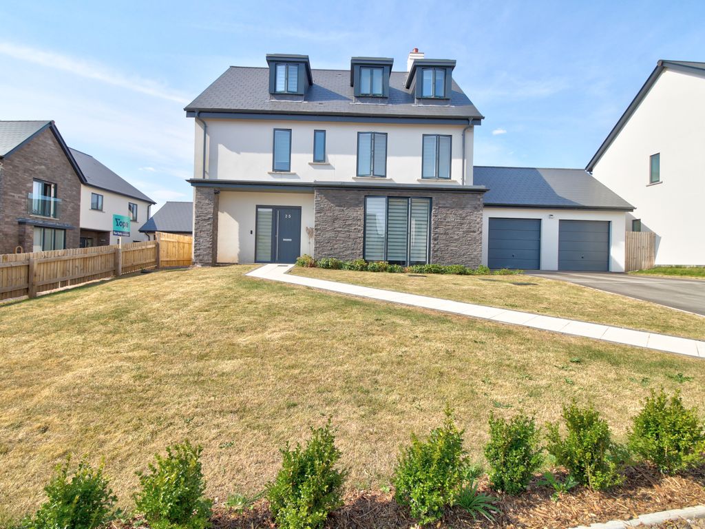 5 bed detached house for sale in Cottrell Gardens, Bonvilston, Cardiff