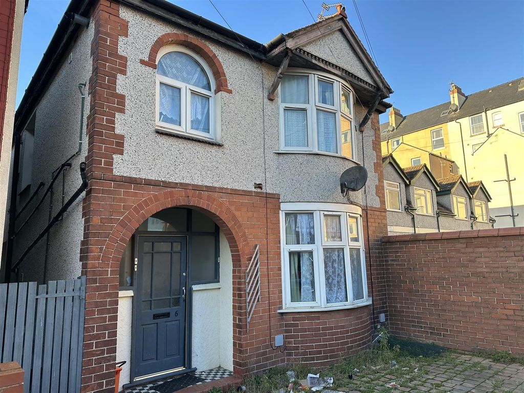 1 bed flat to rent in Aquarium Crescent, Rhyl LL18, £550 pcm Zoopla