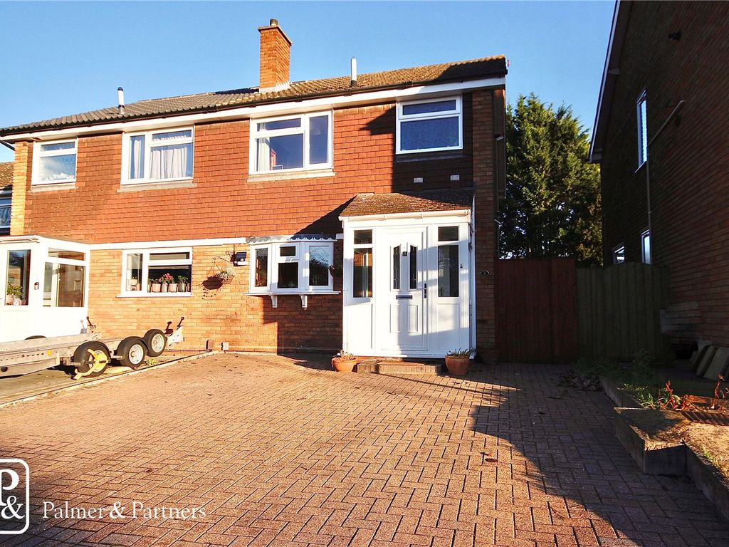 3 bed semidetached house for sale in Moat Farm Close, Ipswich, Suffolk