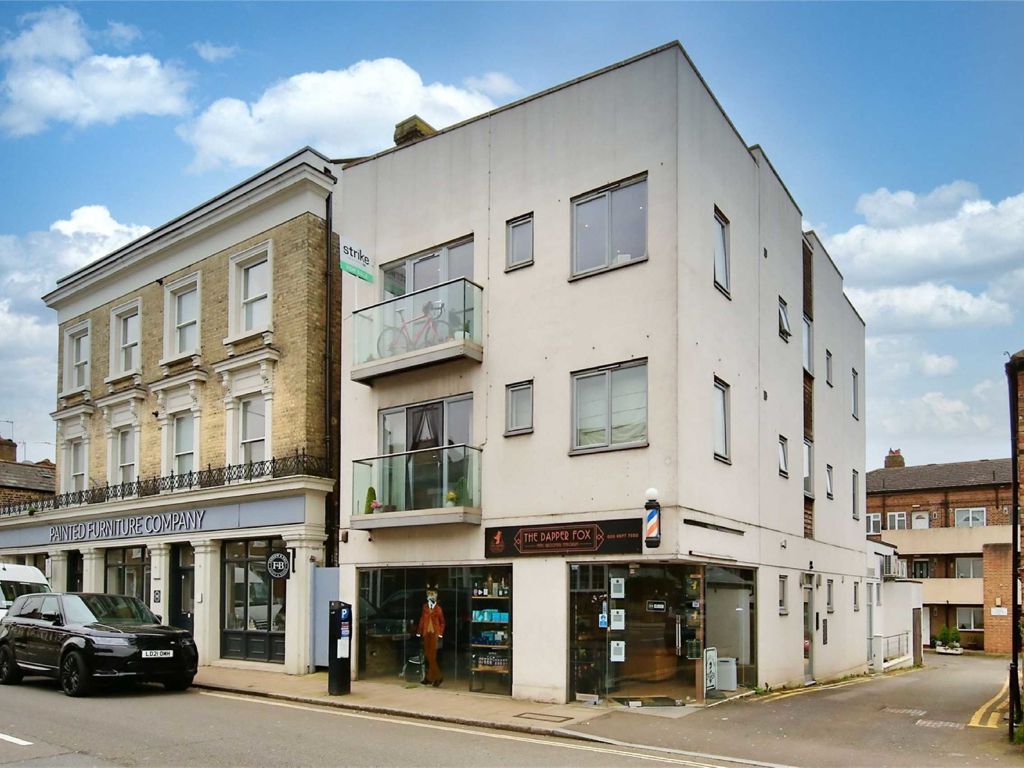 1 bed flat to rent in High Street, Hampton Wick, Kingston Upon Thames