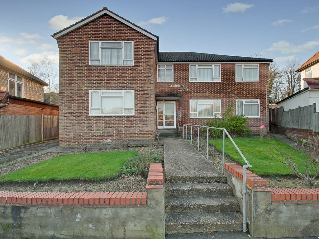 2 bed flat for sale in Ashurst Road, London N12, £400,000 Zoopla