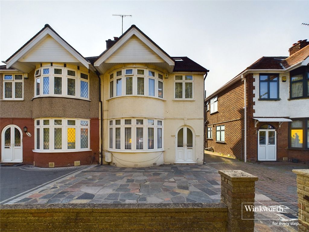 4 bed semidetached house for sale in Stag Lane, Kingsbury NW9, £