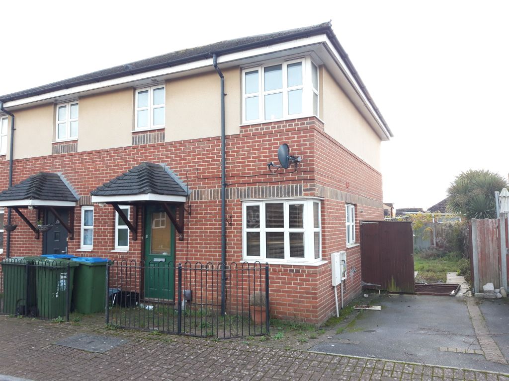 3 bed semidetached house for sale in Siddal Close, Southampton SO19