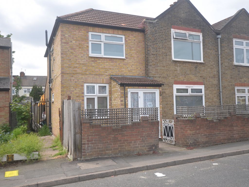 5 bed semidetached house for sale in Pershore Close, Ilford IG2, £700,000 Zoopla