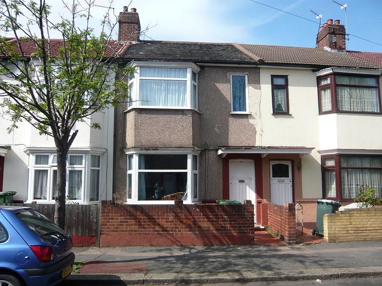 3 bed terraced house to rent in Gresham Road, London E16 Zoopla