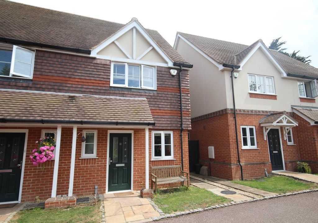 2 bed terraced house to rent in Danesfield Gardens, Twyford, Berkshire
