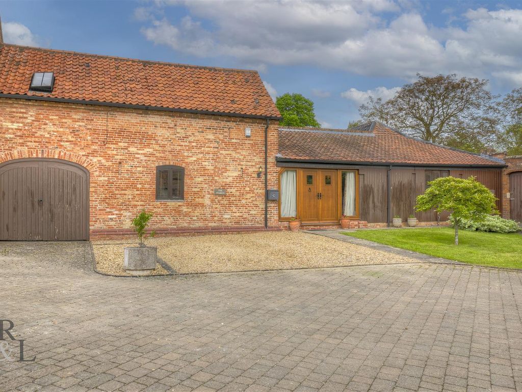 3 bed barn conversion for sale in Ridge Farm, Sutton Lane, Elton