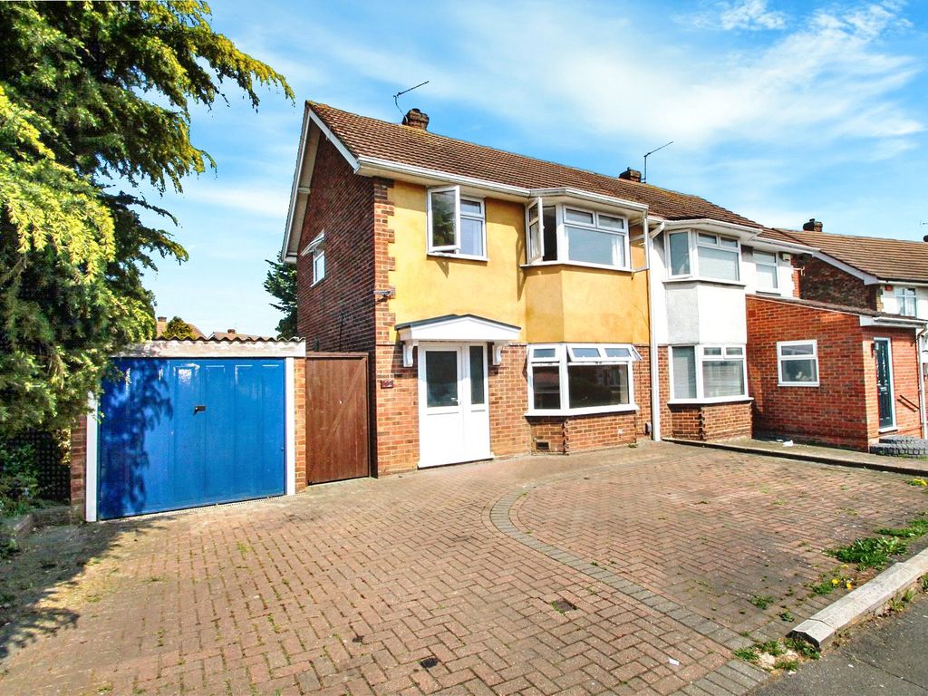 3 bed semidetached house to rent in Benenden Road, Wainscott