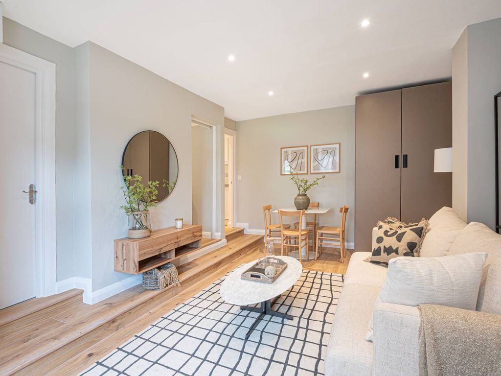 1 bed flat for sale in Canfield Gardens, South Hampstead, London NW6, £