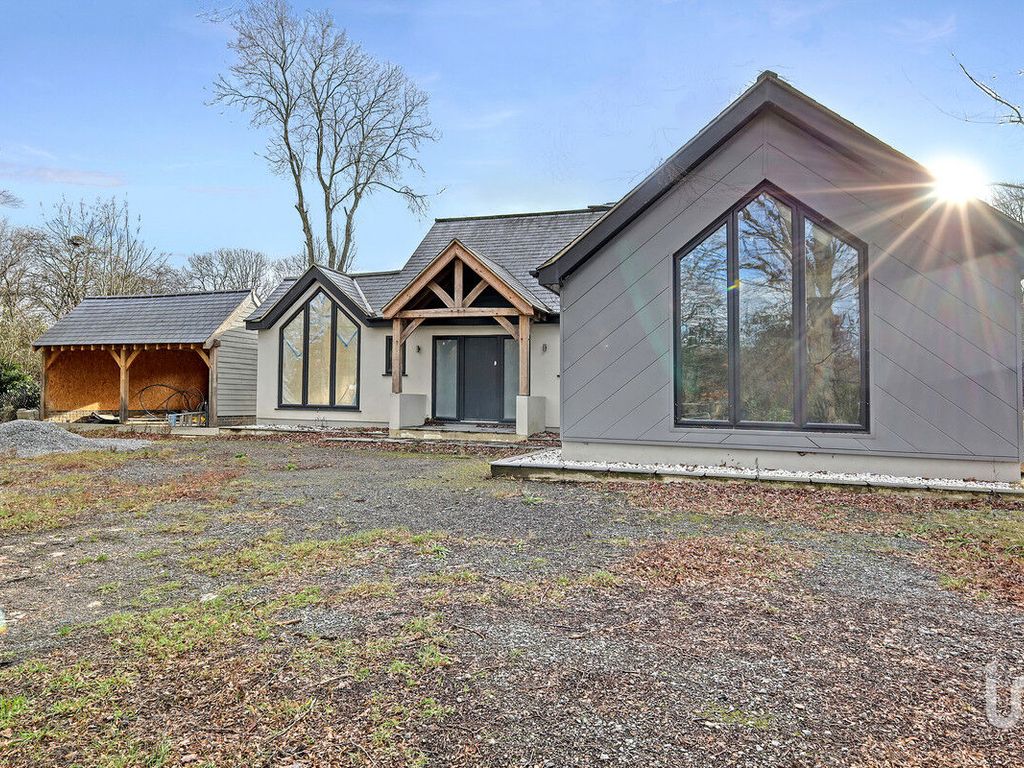 4 bed detached house for sale in Brook Lane, Doddinghurst CM15, £