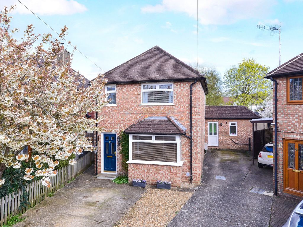 4 bed detached house for sale in Surrey GU7 Zoopla