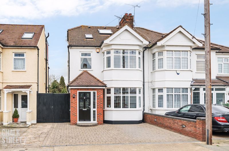 4 bed semidetached house for sale in Marshalls Drive, Marshalls Park