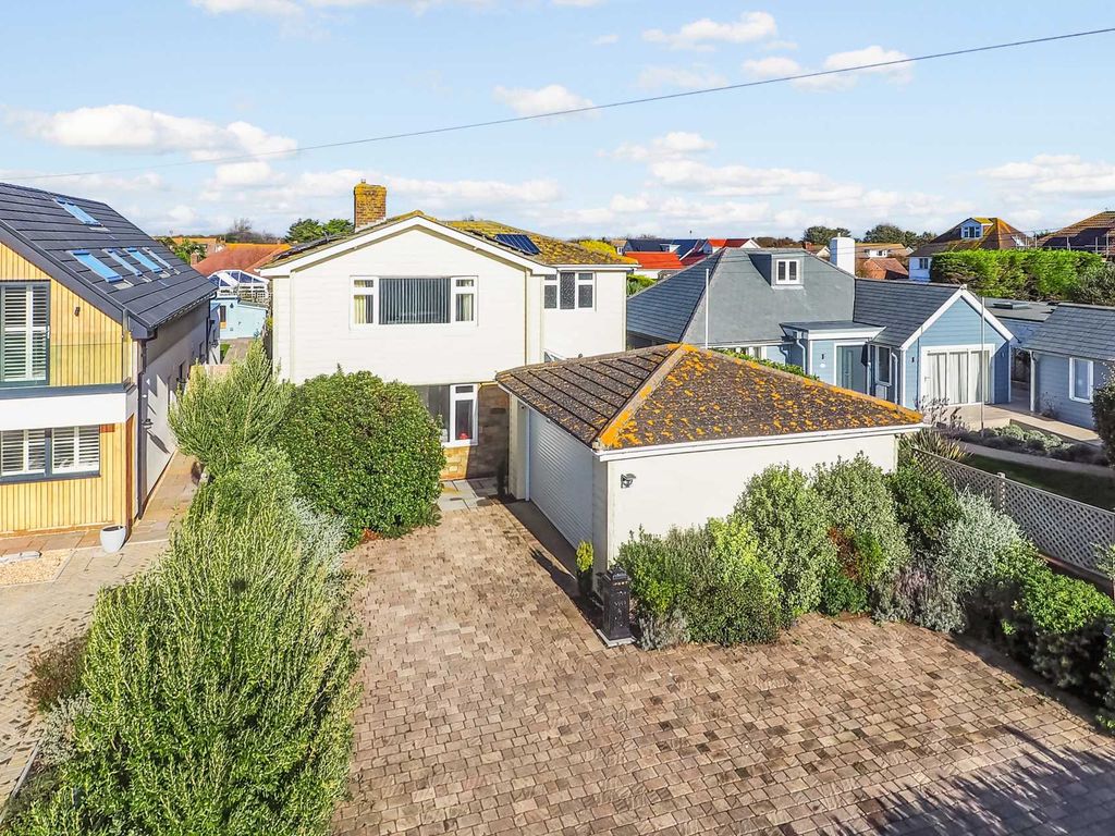 4 bed detached house for sale in Howard Avenue, West Wittering