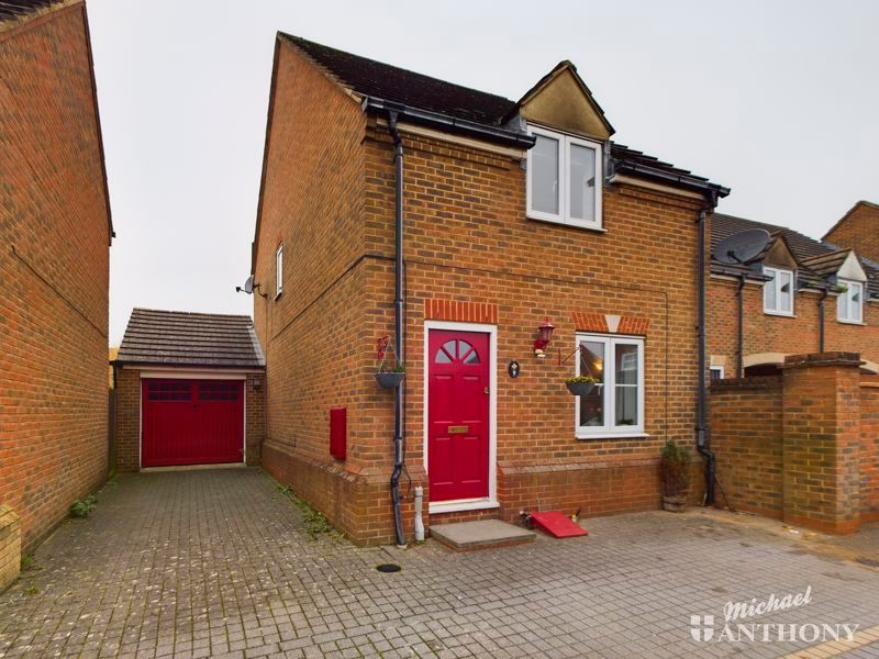 3 bed semidetached house for sale in Saunders Place, Fairford Leys