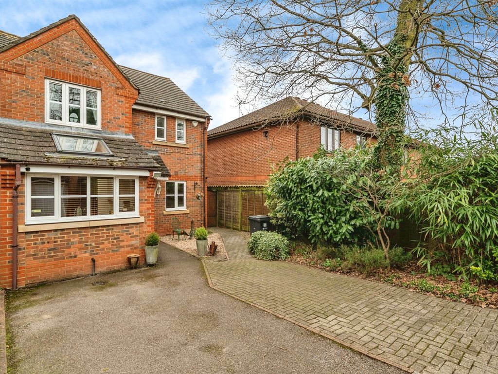 3 bed detached house for sale in Hamlet Close, Bricket Wood, St. Albans