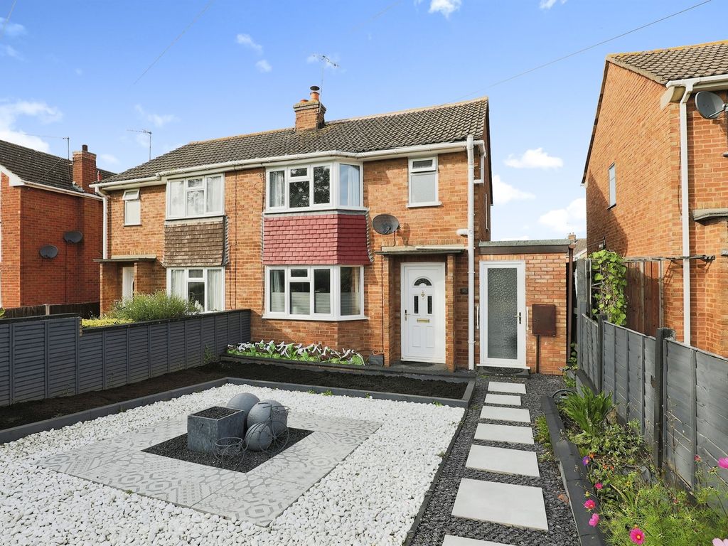 3 bed semidetached house for sale in Newtown Road, Worcester WR5, £