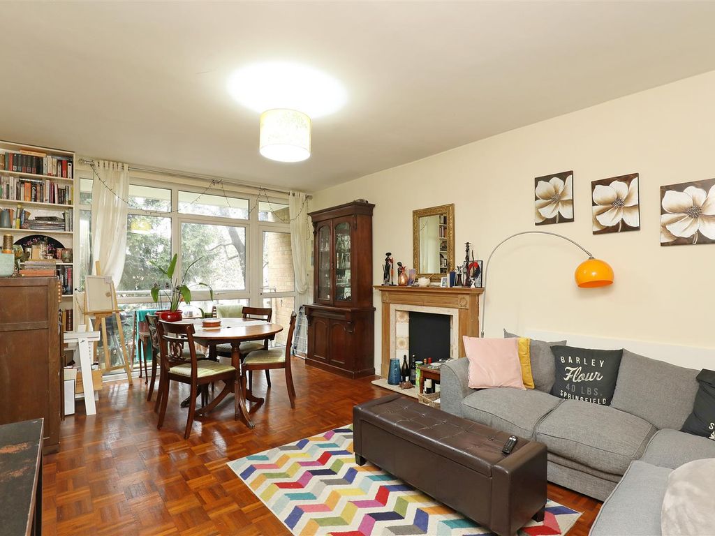 2 bed flat for sale in Berkeley Court, Cherrywood Drive, Putney SW15, £