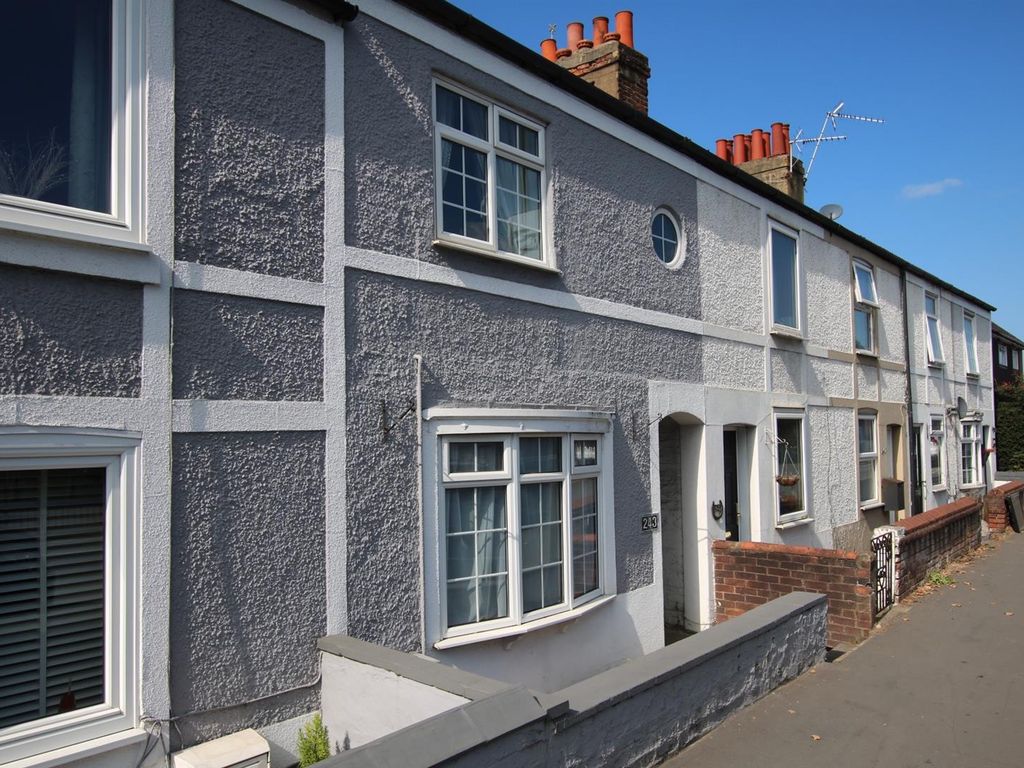 2 bed property for sale in Kingston Road, Leatherhead KT22, £395,000