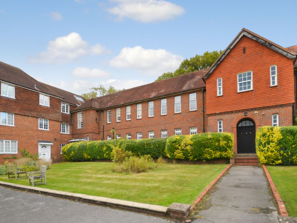 1 bed flat to rent in Old Lane, Dockenfield, Farnham, Surrey GU10, £