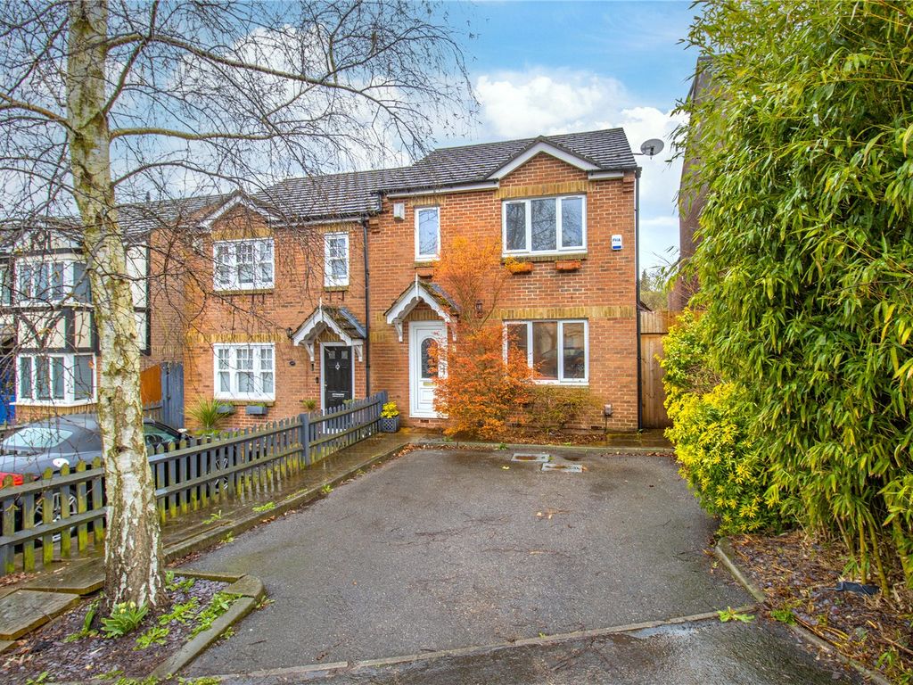 3 bed semidetached house for sale in Gills Hill Lane, Radlett