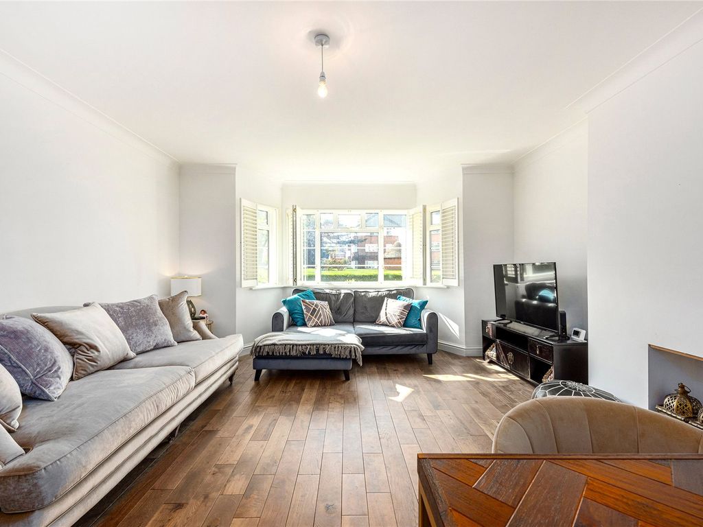 3 bed flat to rent in St. Leonards Court, St. Leonards Road, London