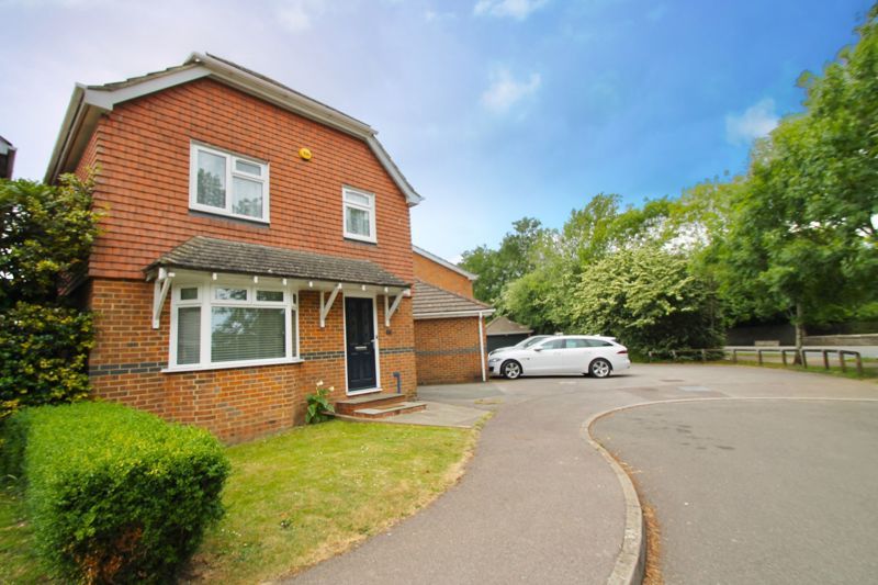 4 bed detached house for sale in Hunt Close, Hawkinge, Folkestone CT18
