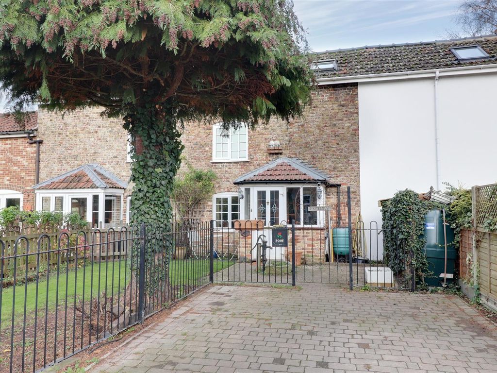 2 bed cottage for sale in High Street, Saul, Gloucester GL2, £365,000