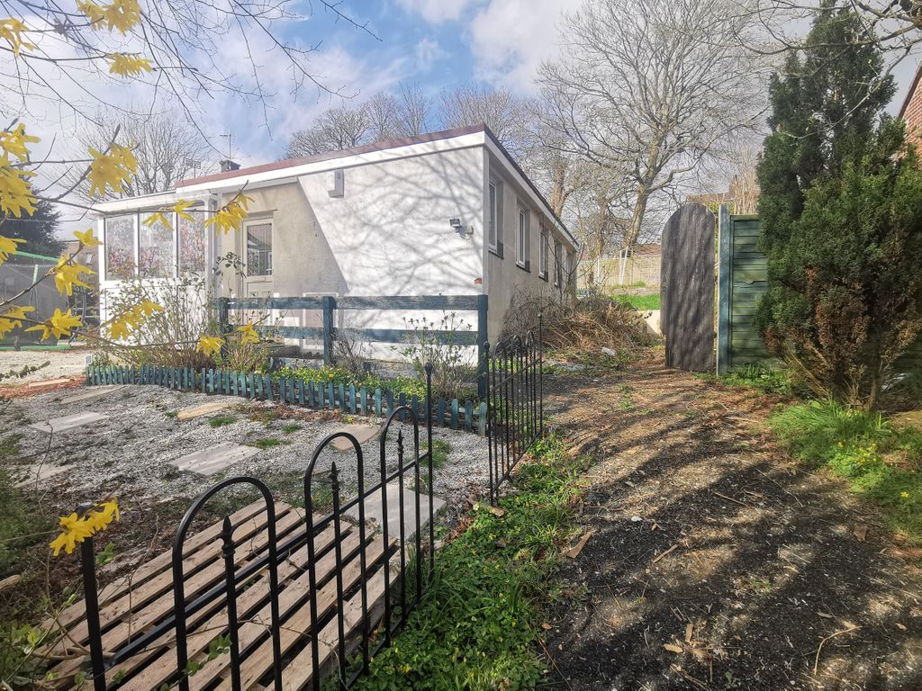 2 bed property to rent in Budshead Road, Crownhill, Plymouth PL5, £875 pcm Zoopla