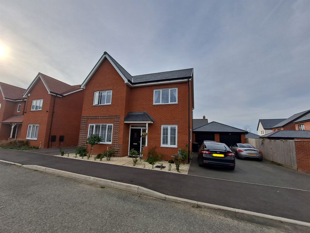 4 bed detached house for sale in Tilgate Road, Hampton Water
