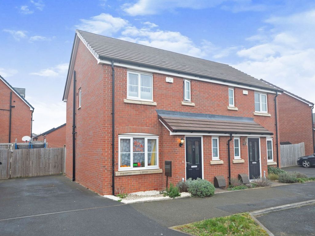 3 bed semidetached house for sale in Lancaster Way, Leamington Spa
