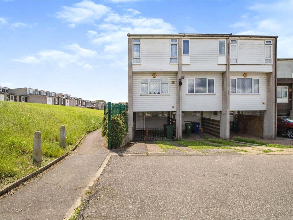 3 bed terraced house for sale in Felicia Way, Chadwell St Mary, Grays
