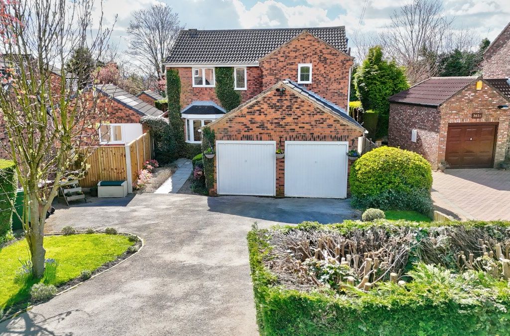 4 bed detached house for sale in Potovens Lane, Wrenthorpe, Wakefield