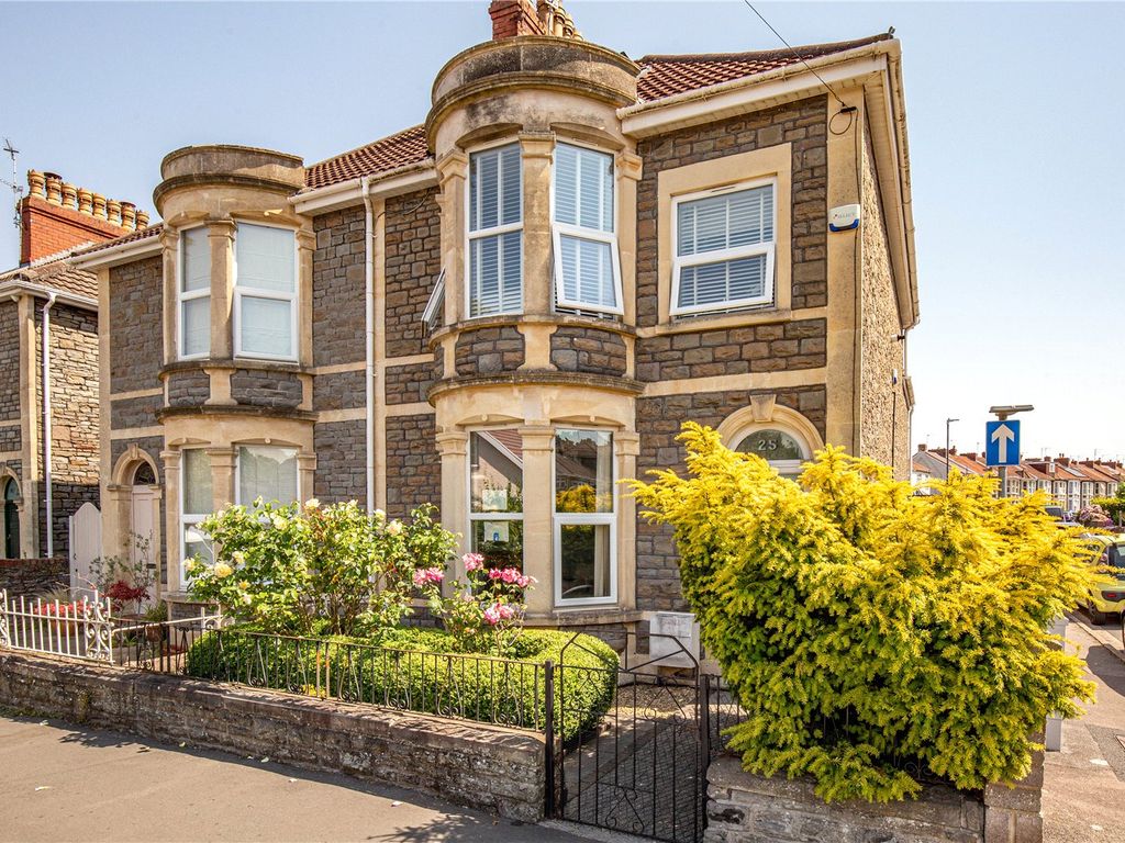 3 bed end terrace house for sale in Shrubbery Road, Downend, Bristol