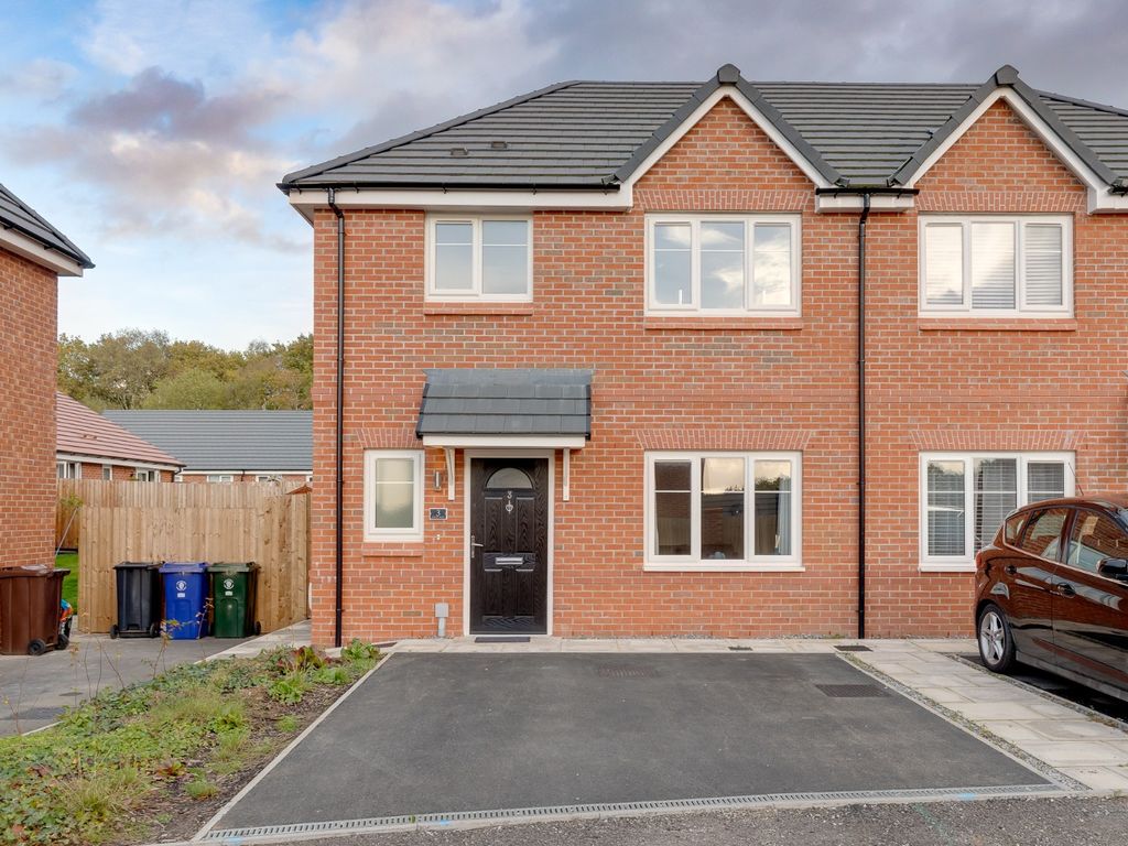 3 bed semidetached house for sale in Oxton Road, Skelmersdale