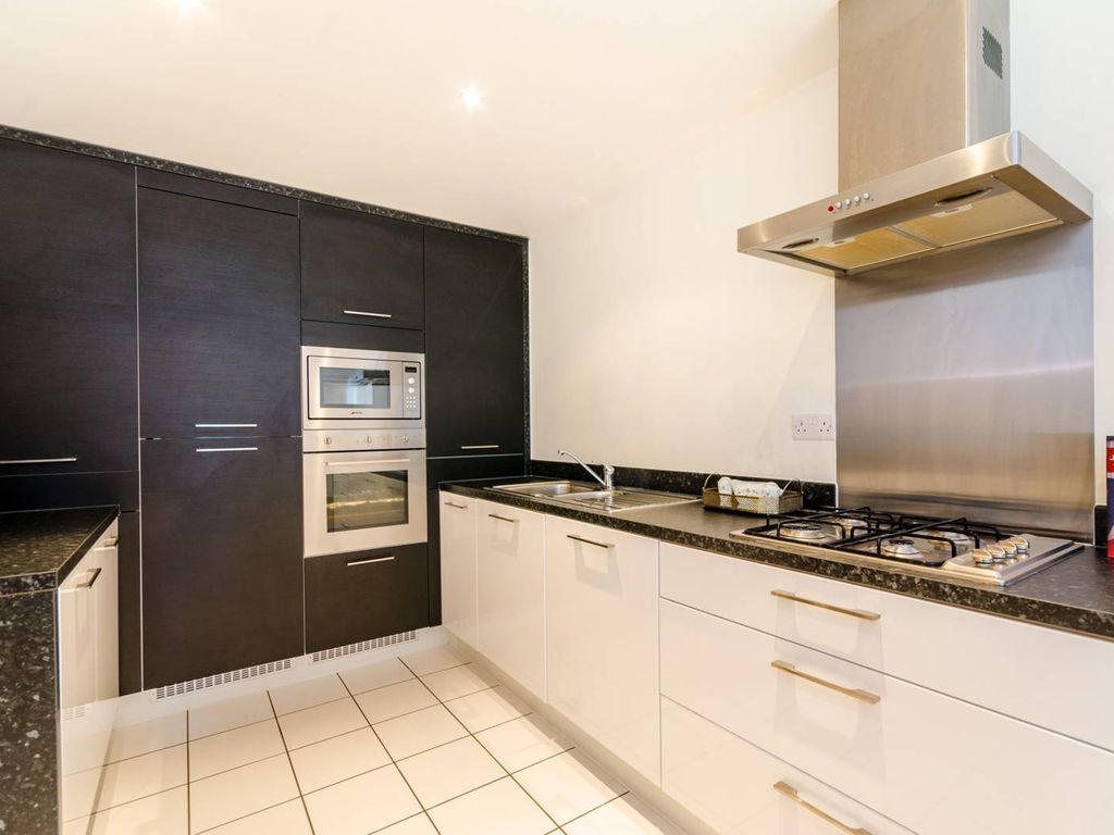 3 bed terraced house to rent in The Square, Loughton IG10 Zoopla