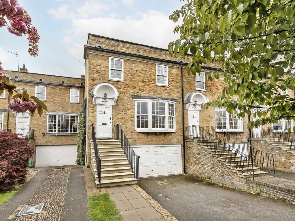 4 bed property for sale in Hogarth Way, Hampton TW12 Zoopla