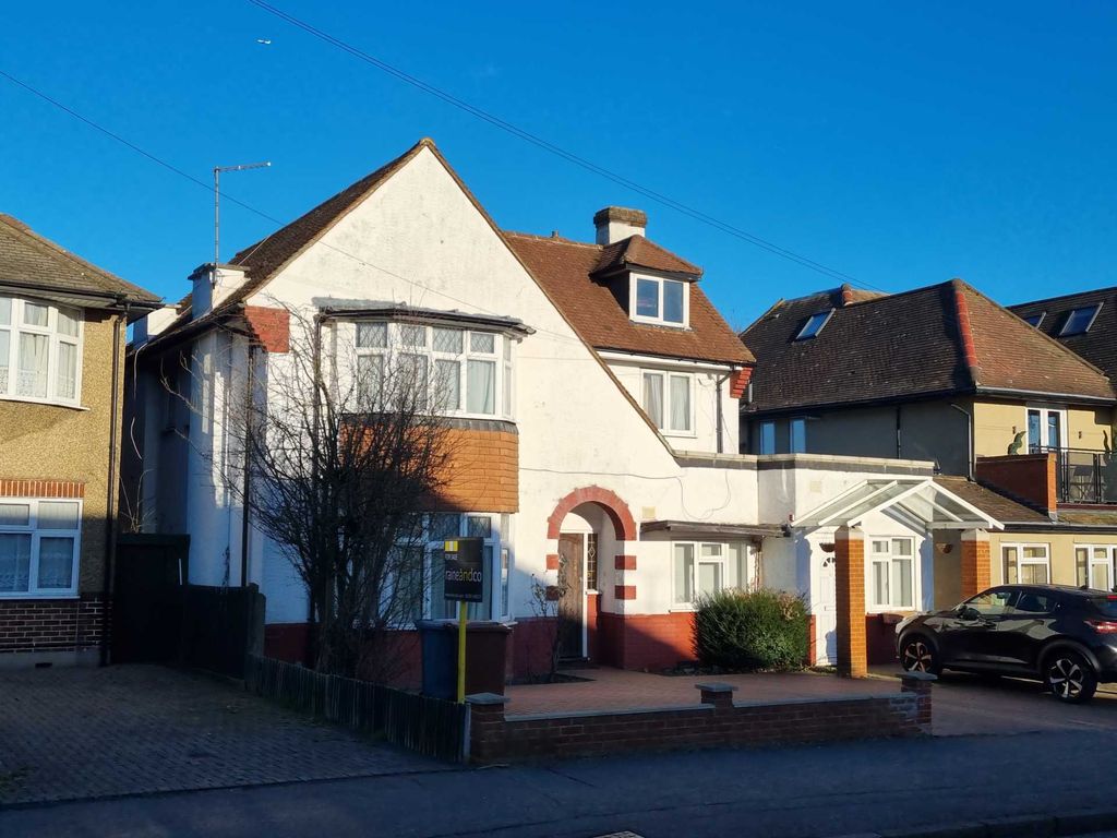 5 bed detached house for sale in Mutton Lane, Potters Bar EN6, £800,000