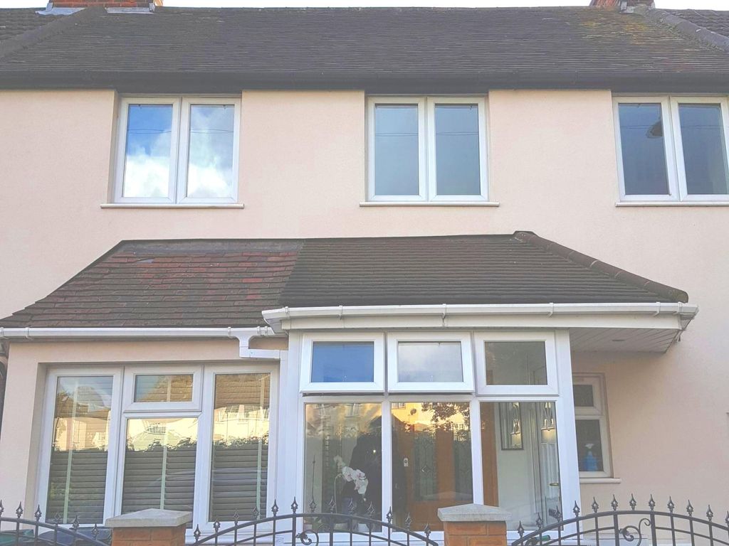 3 bed terraced house to rent in Acacia Avenue, Tottenham N17, £2,000