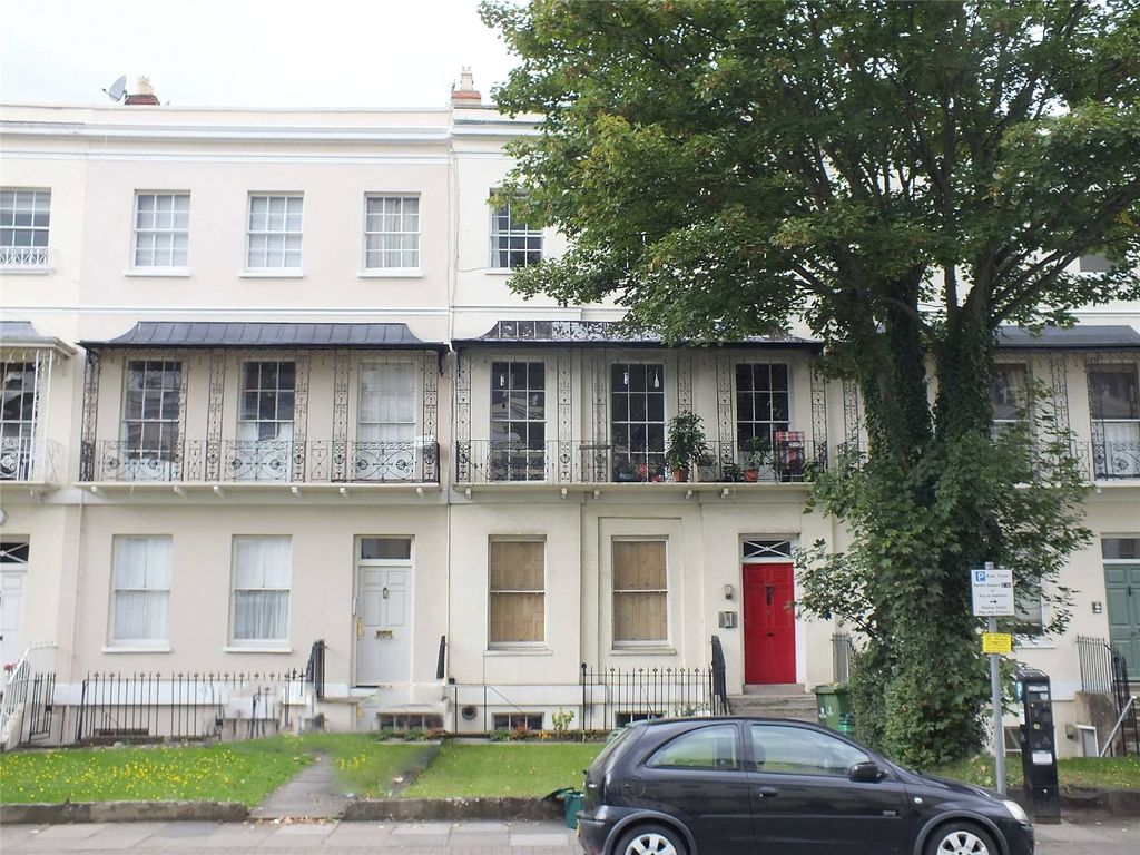 1 bed flat for sale in Evesham Road, Cheltenham, Gloucestershire GL52