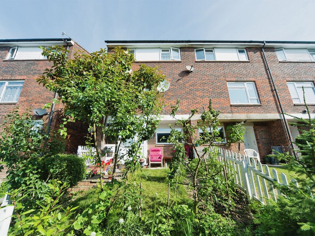 4 bed semidetached house for sale in Norfolk Drive, St. LeonardsOn