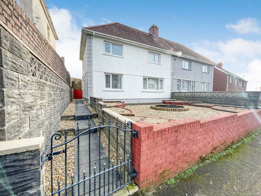 3 bed semidetached house for sale in Bronallt Road, Hendy