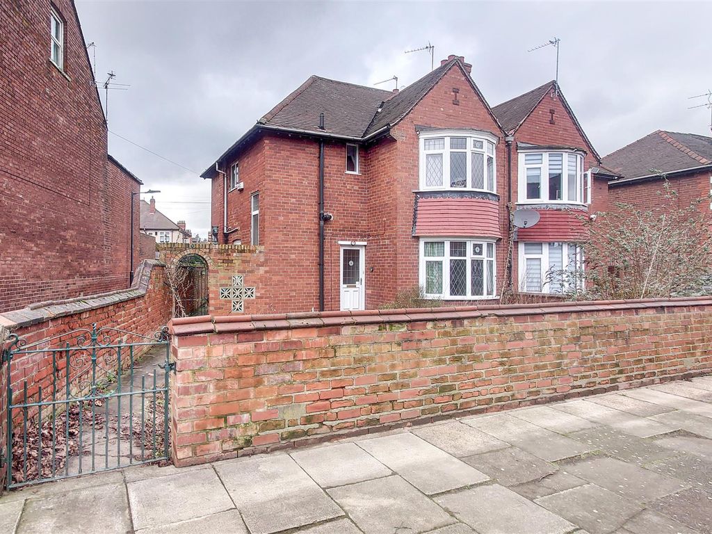 3 bed semidetached house for sale in Buckingham Road, Town Moor