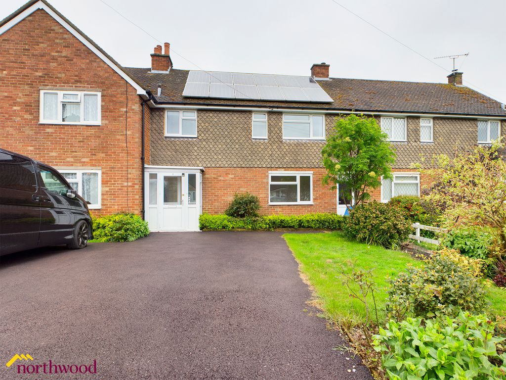 3 bed terraced house to rent in Hay Pool, Farnborough OX17, £1,200 pcm